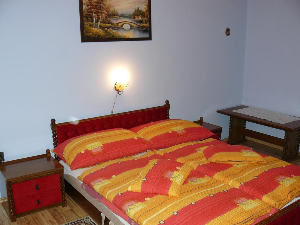 Zsuzsi Apartman 佐洛卡罗斯 外观 照片