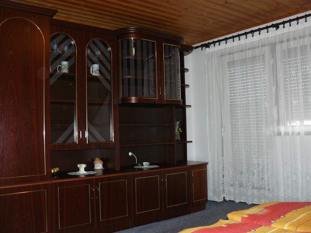 Zsuzsi Apartman 佐洛卡罗斯 客房 照片