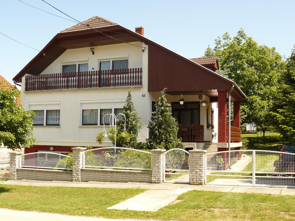 Zsuzsi Apartman 佐洛卡罗斯 外观 照片