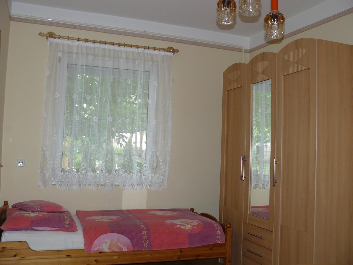 Zsuzsi Apartman 佐洛卡罗斯 外观 照片