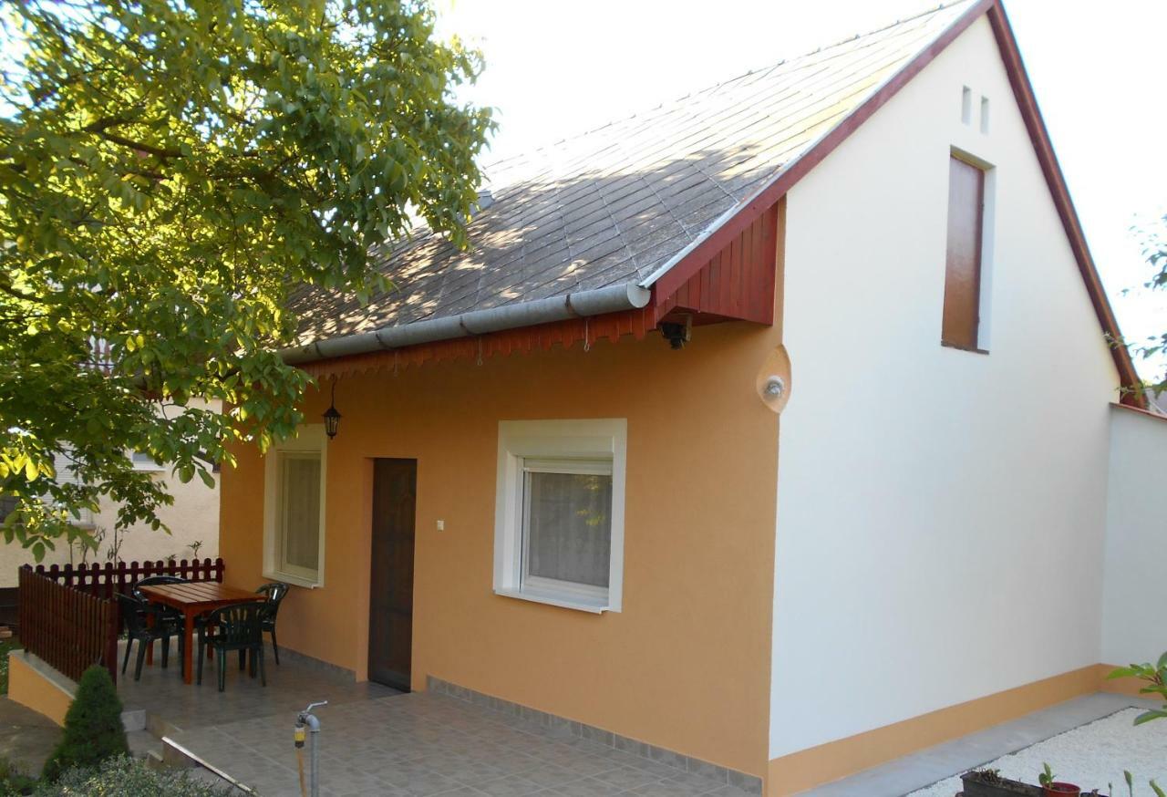 Zsuzsi Apartman 佐洛卡罗斯 外观 照片